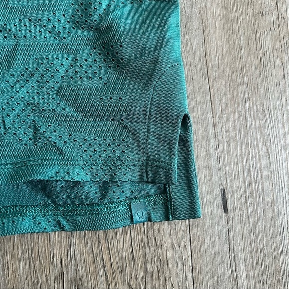 Lululemon Teal Sleeveless Women's Top​​ - Picture 2 of 4